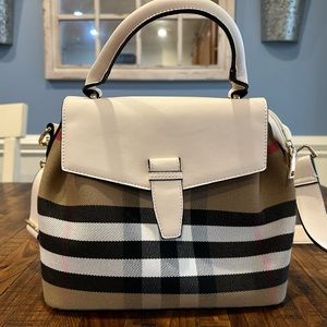 Burberry-esque patterned cross body shoulder bag.